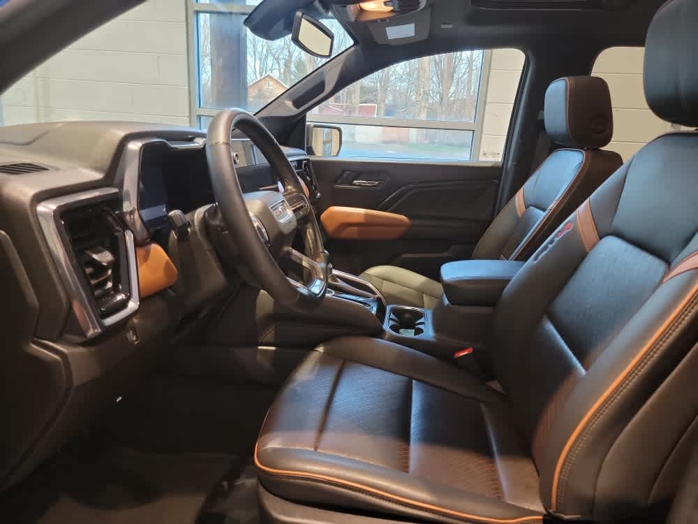 2023 GMC Canyon 4WD AT4