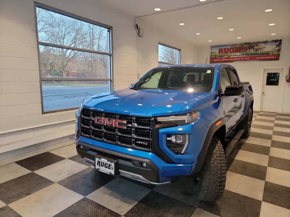 2023 GMC Canyon 4WD AT4