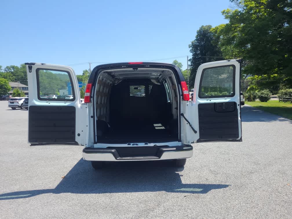 2025 GMC Savana Cargo Van RWD 2500 135"