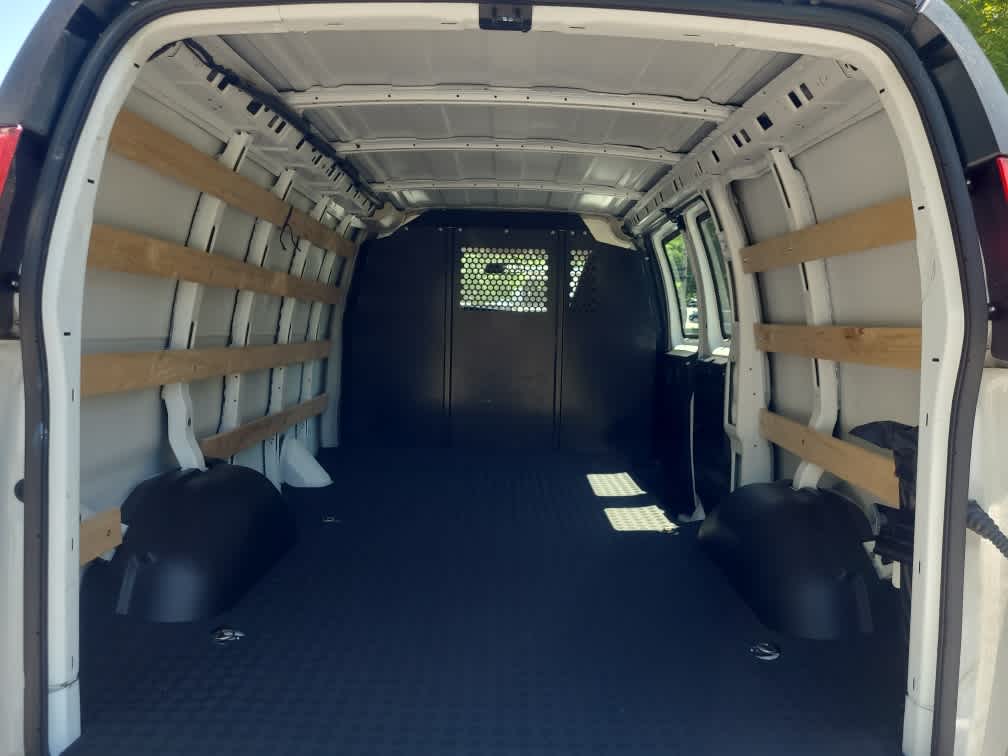 2025 GMC Savana Cargo Van RWD 2500 135"