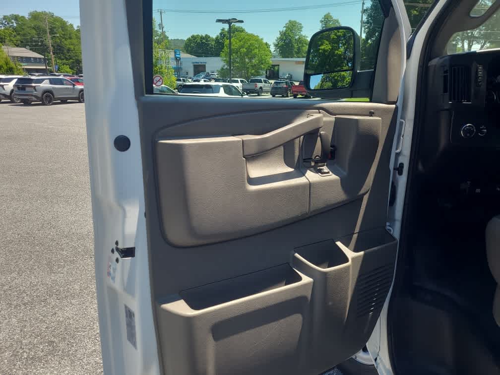 2025 GMC Savana Cargo Van RWD 2500 135"