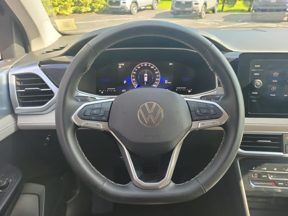 2025 Volkswagen Taos SE