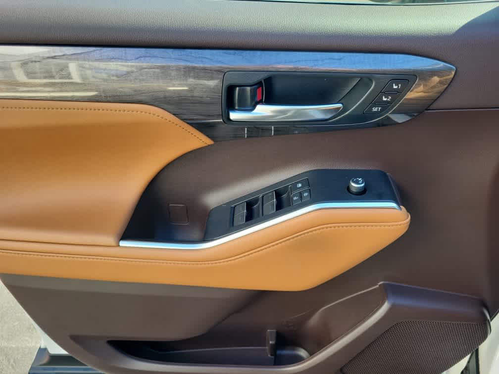 2021 Toyota Highlander Hybrid Platinum