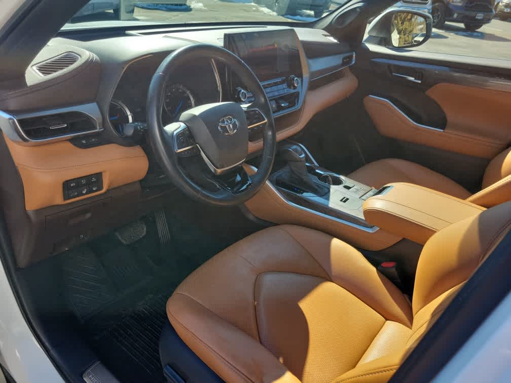 2021 Toyota Highlander Hybrid Platinum