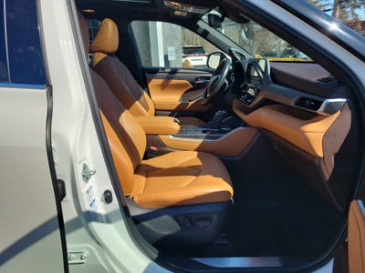 2021 Toyota Highlander Hybrid Platinum