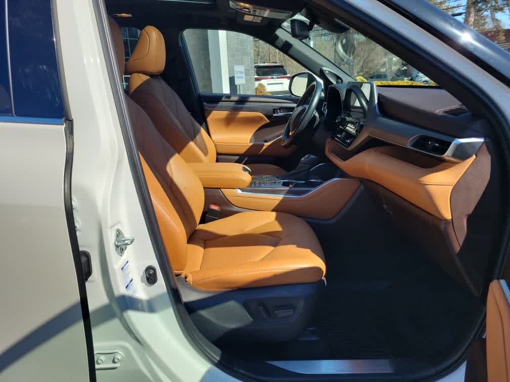 2021 Toyota Highlander Hybrid Platinum