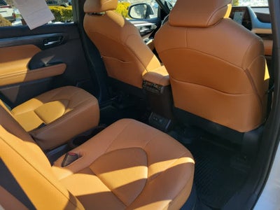 2021 Toyota Highlander Hybrid Platinum