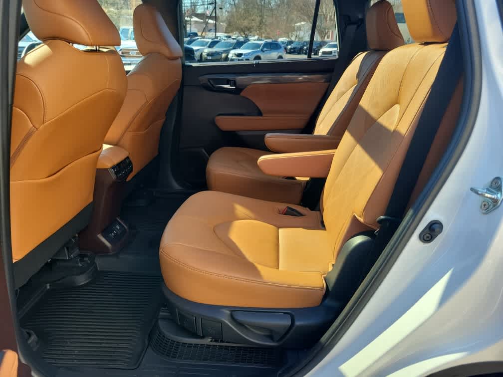 2021 Toyota Highlander Hybrid Platinum