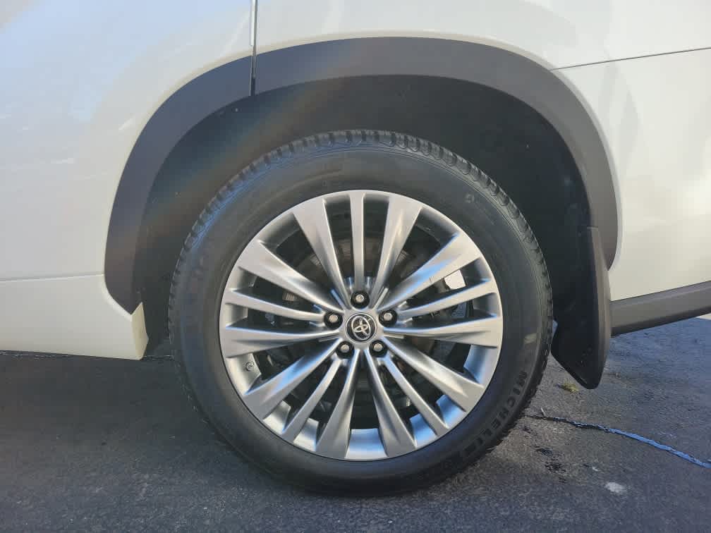 2021 Toyota Highlander Hybrid Platinum