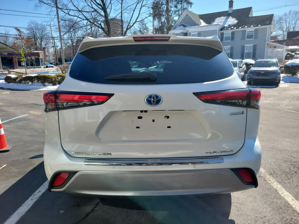 2021 Toyota Highlander Hybrid Platinum