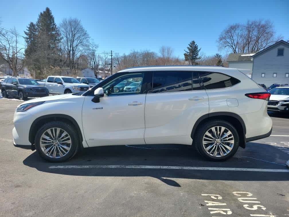 2021 Toyota Highlander Hybrid Platinum