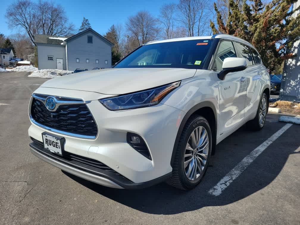 2021 Toyota Highlander Hybrid Platinum