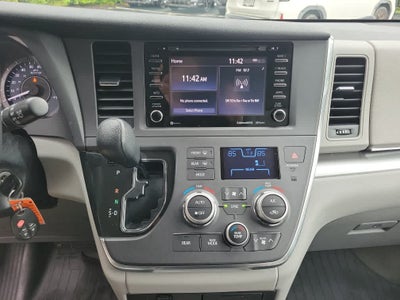 2018 Toyota Sienna LE