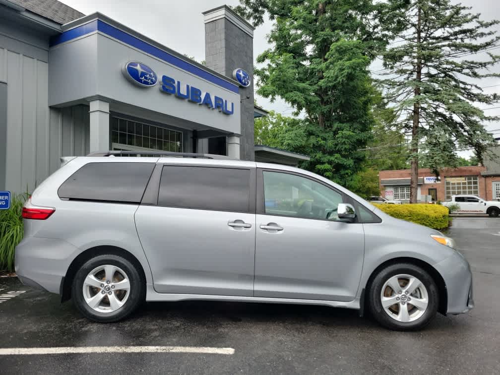 2018 Toyota Sienna LE