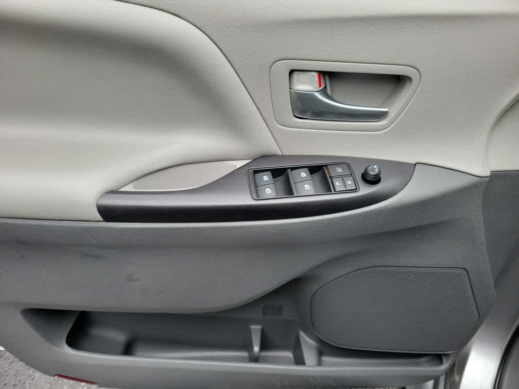 2018 Toyota Sienna LE