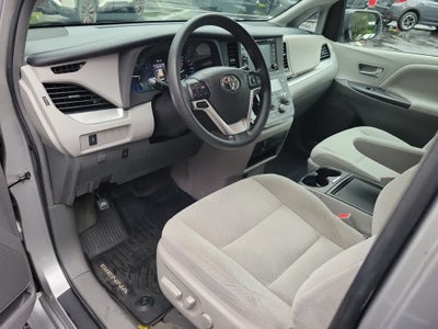 2018 Toyota Sienna LE