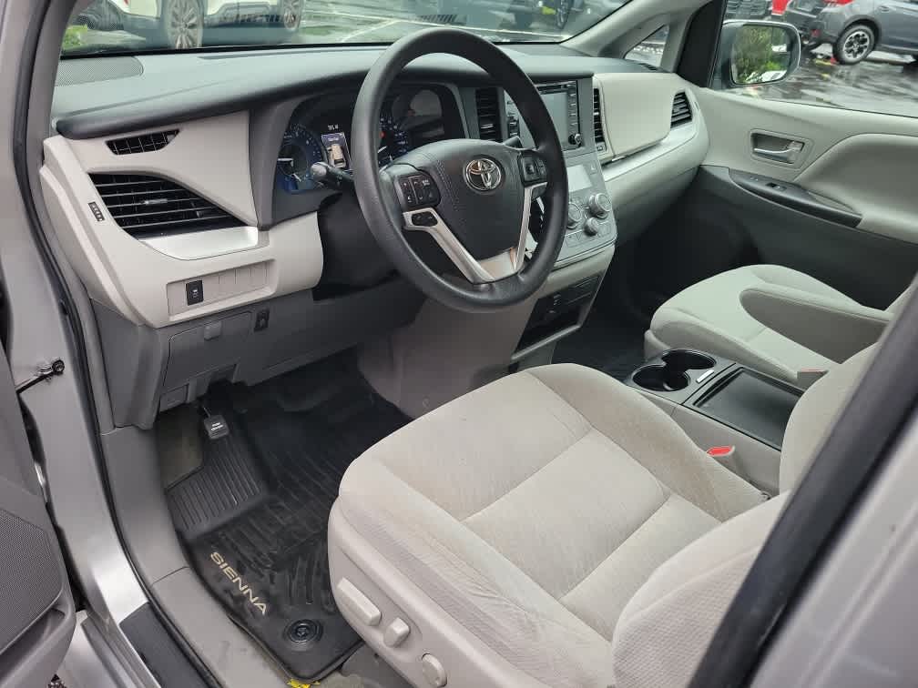 2018 Toyota Sienna LE