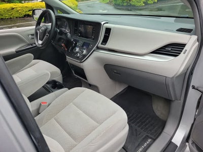 2018 Toyota Sienna LE