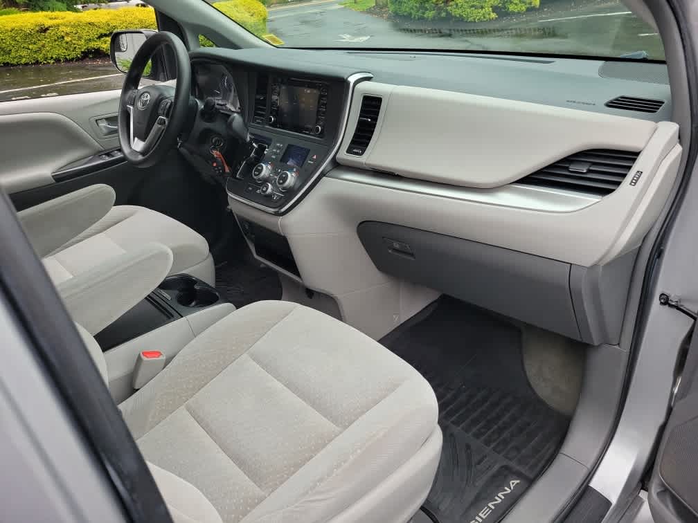 2018 Toyota Sienna LE