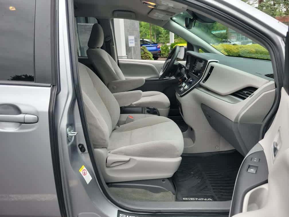 2018 Toyota Sienna LE