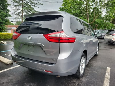 2018 Toyota Sienna LE