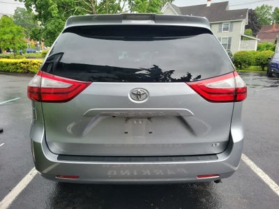 2018 Toyota Sienna LE