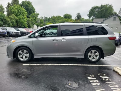 2018 Toyota Sienna LE