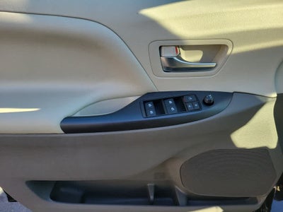 2019 Toyota Sienna LE
