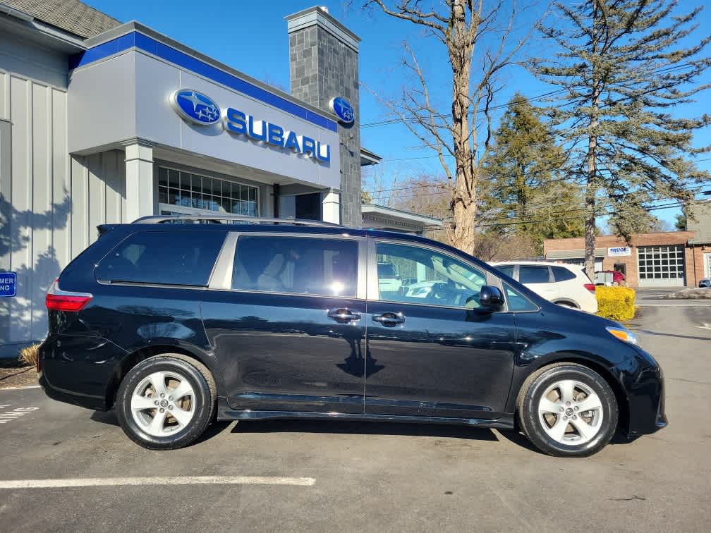 2019 Toyota Sienna LE