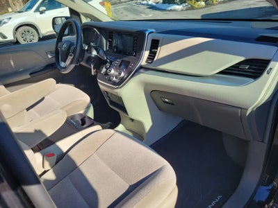 2019 Toyota Sienna LE