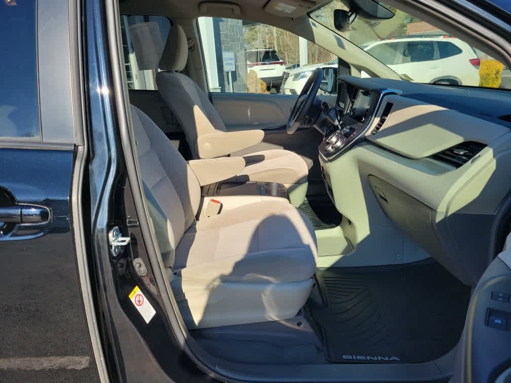2019 Toyota Sienna LE