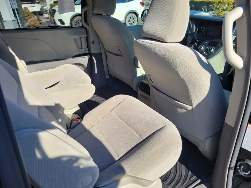 2019 Toyota Sienna LE