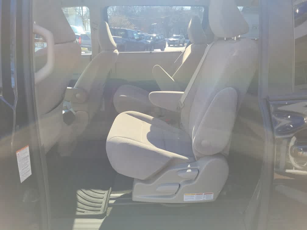 2019 Toyota Sienna LE