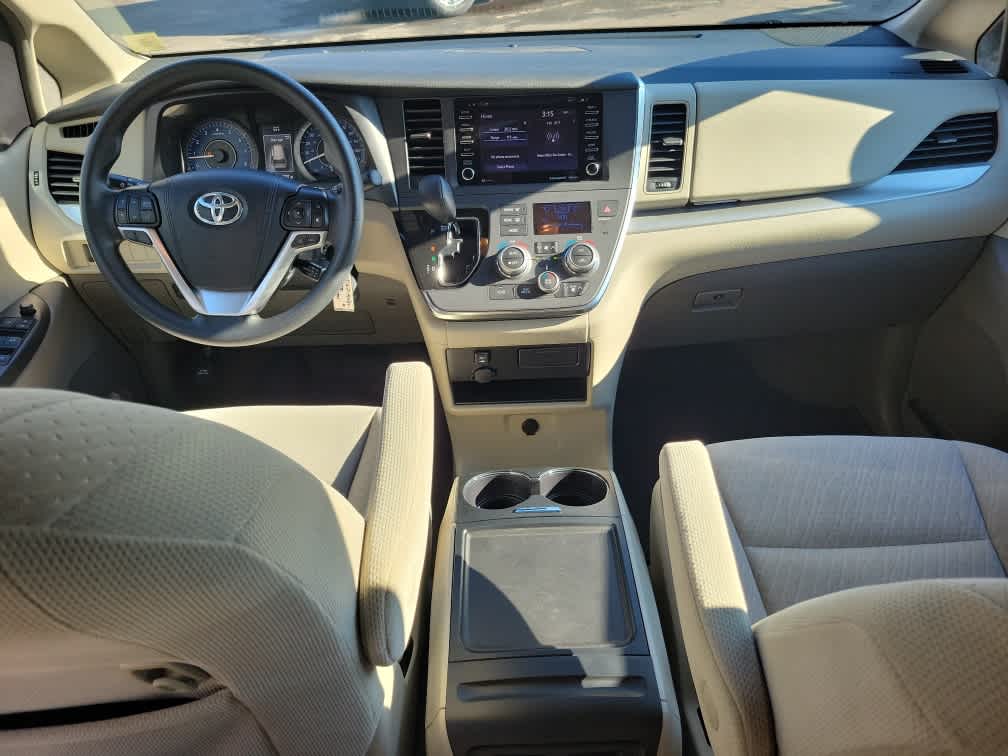 2019 Toyota Sienna LE