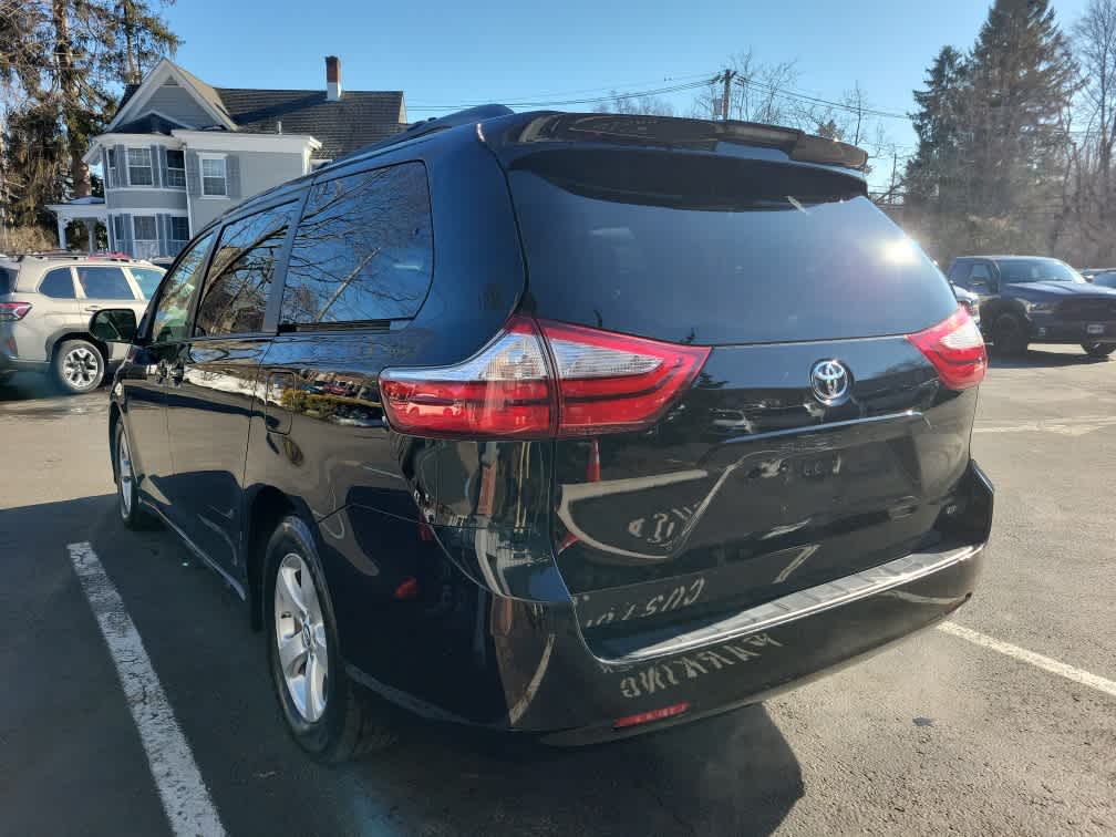 2019 Toyota Sienna LE