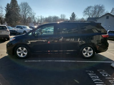2019 Toyota Sienna LE