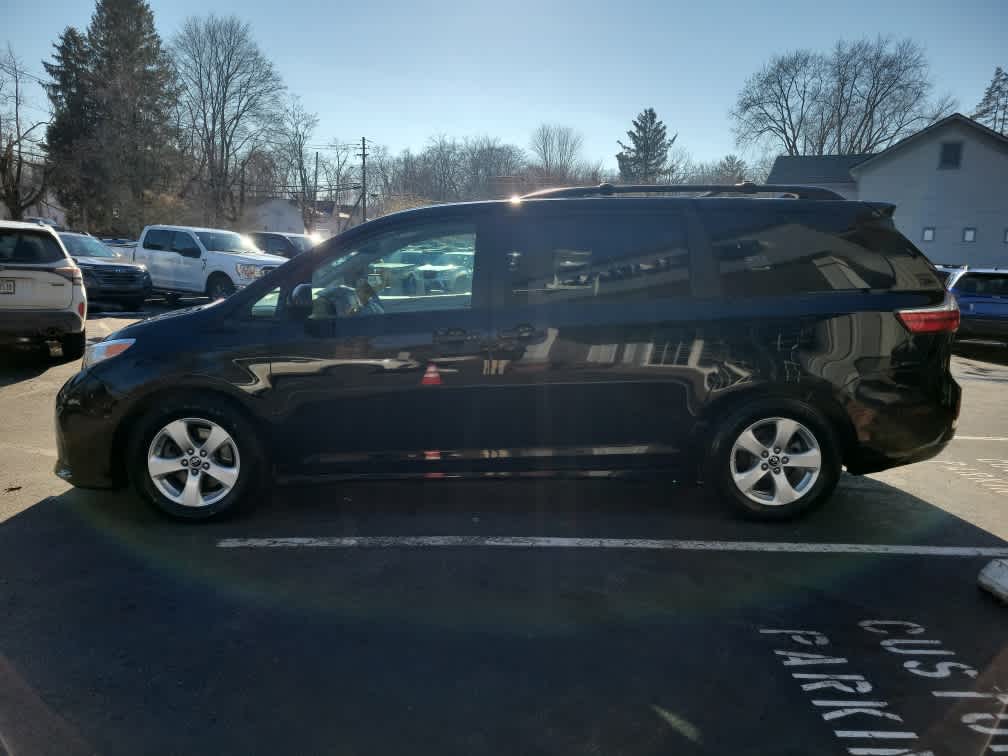 2019 Toyota Sienna LE