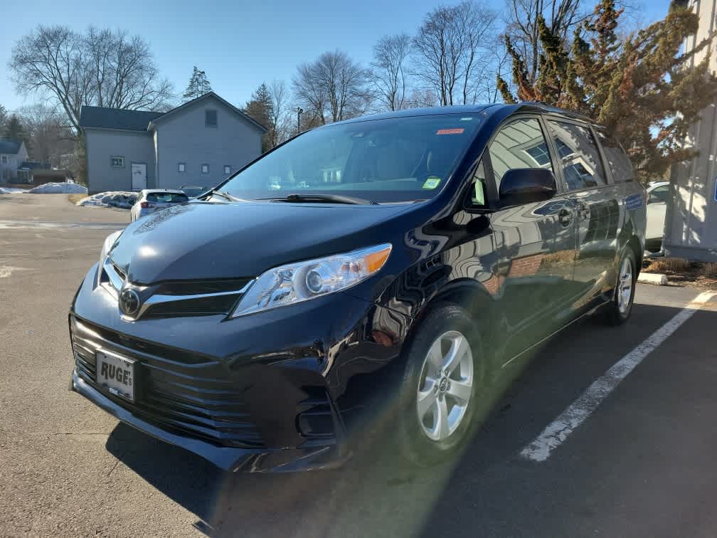 2019 Toyota Sienna LE