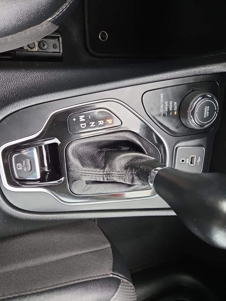 2023 Jeep Cherokee Altitude Lux