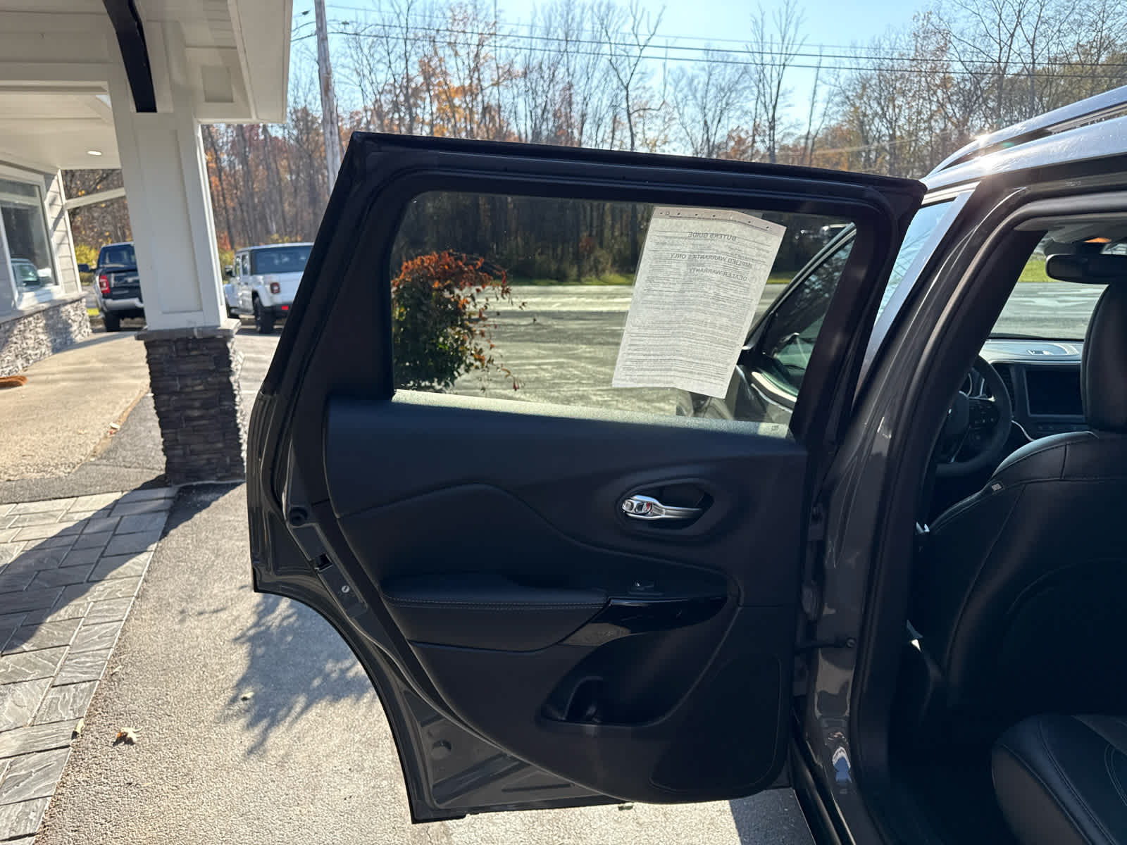 2023 Jeep Cherokee Altitude Lux
