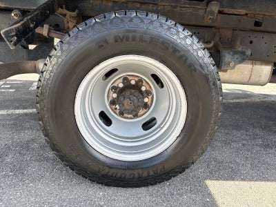 2022 Ford Super Duty F-350 DRW Chassis Cab XL