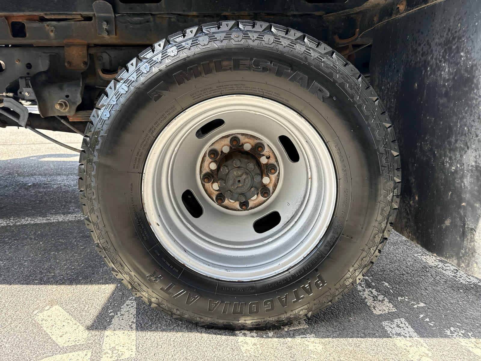 2022 Ford Super Duty F-350 DRW Chassis Cab XL