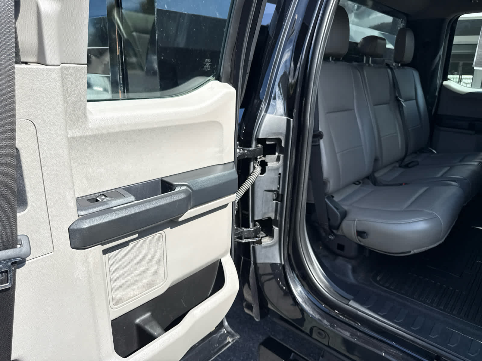 2022 Ford Super Duty F-350 DRW Chassis Cab XL