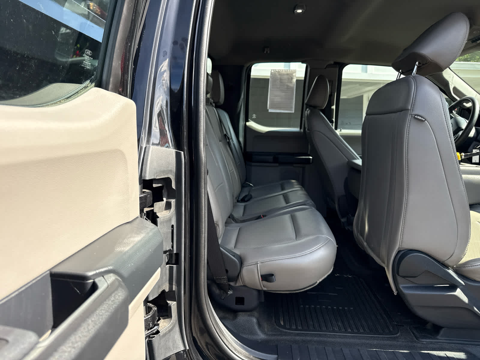 2022 Ford Super Duty F-350 DRW Chassis Cab XL