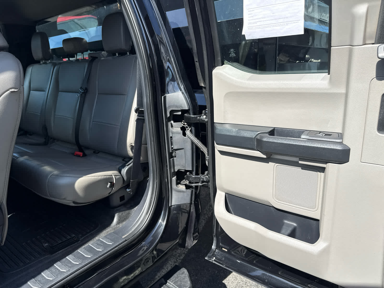 2022 Ford Super Duty F-350 DRW Chassis Cab XL