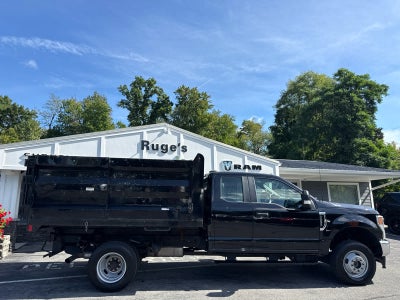 2022 Ford Super Duty F-350 DRW Chassis Cab XL