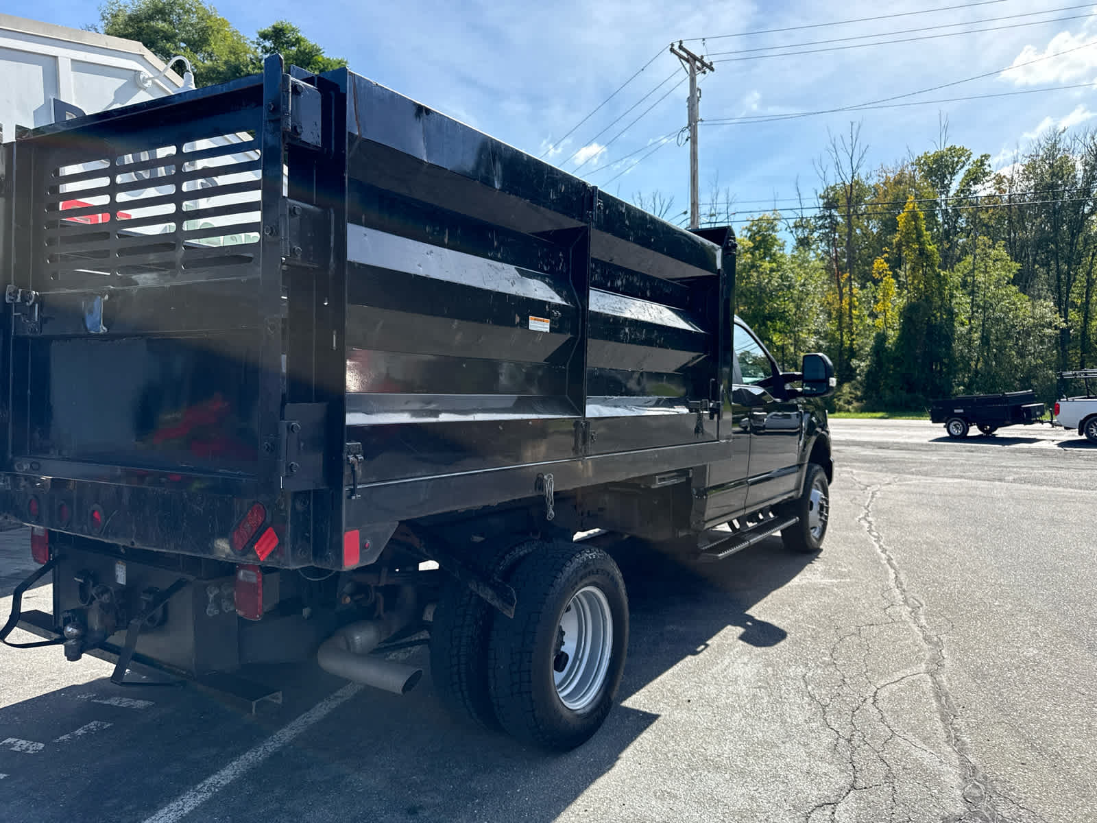 2022 Ford Super Duty F-350 DRW Chassis Cab XL