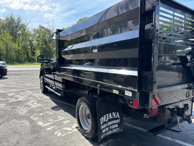 2022 Ford Super Duty F-350 DRW Chassis Cab XL