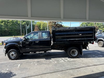 2022 Ford Super Duty F-350 DRW Chassis Cab XL