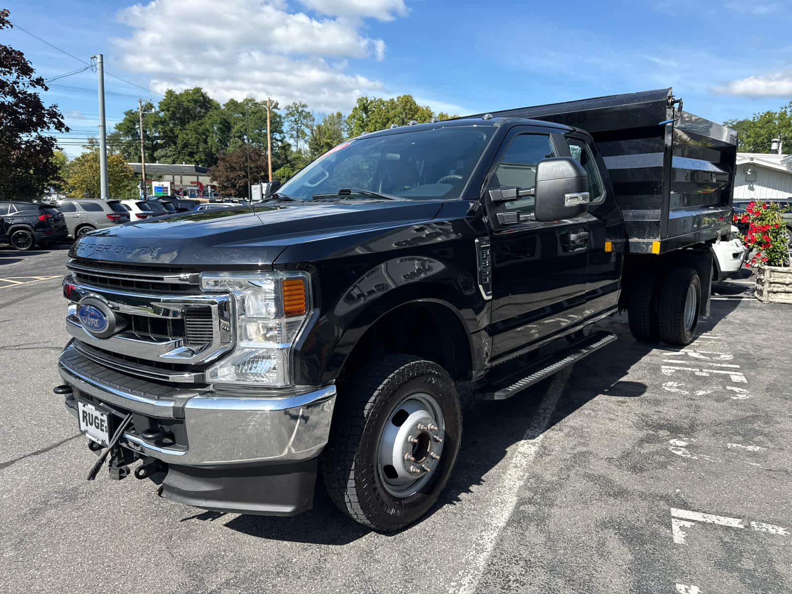 2022 Ford Super Duty F-350 DRW Chassis Cab XL